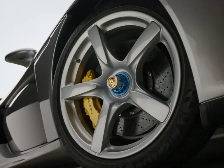 2005 Porsche Carrera GT - Image 28 of 31