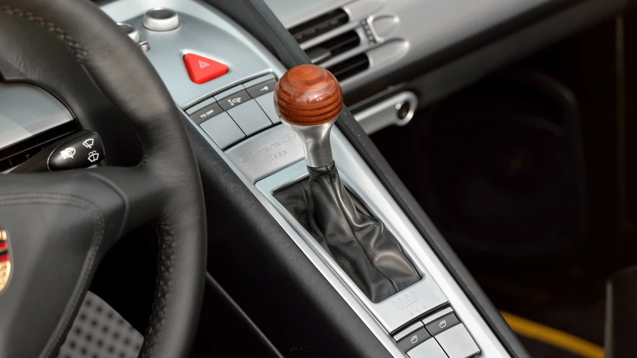 2005 Porsche Carrera GT - Image 9 of 31