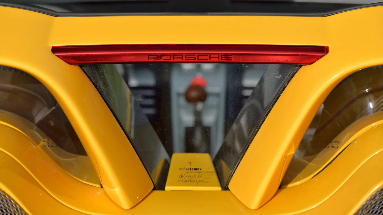 2005 Porsche Carrera GT - Image 10 of 31