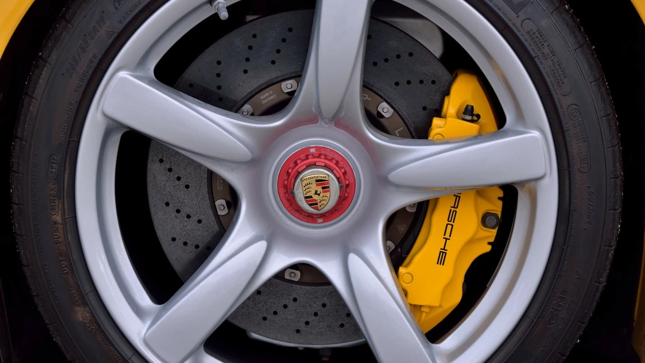 2005 Porsche Carrera GT - Image 15 of 31
