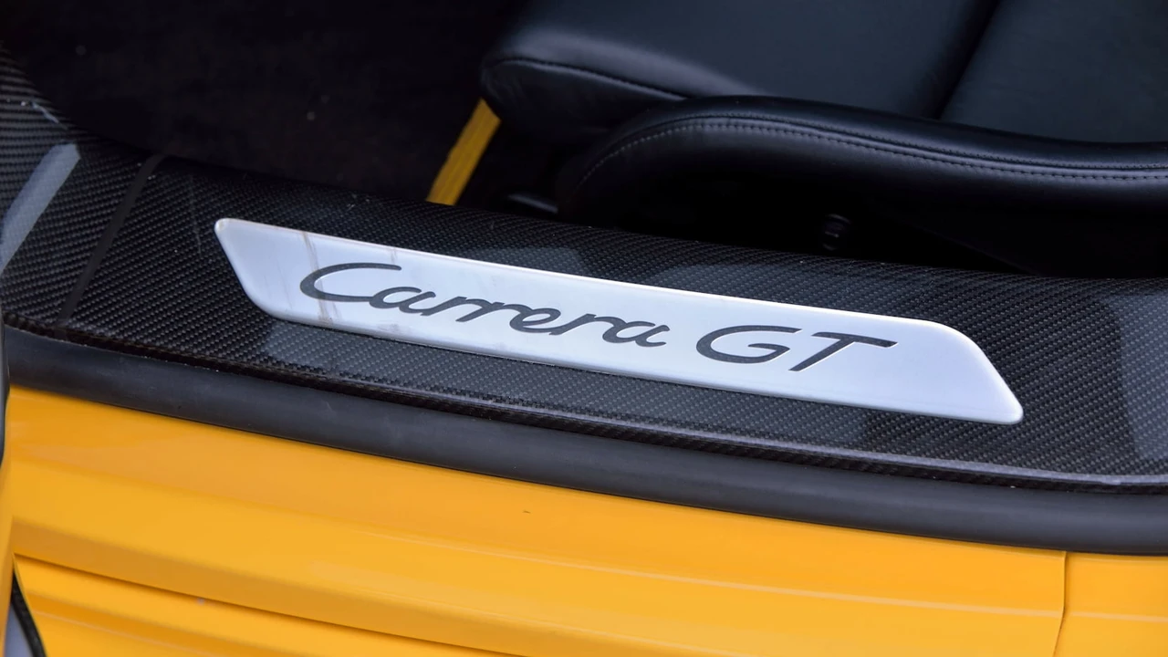 2005 Porsche Carrera GT - Image 16 of 31