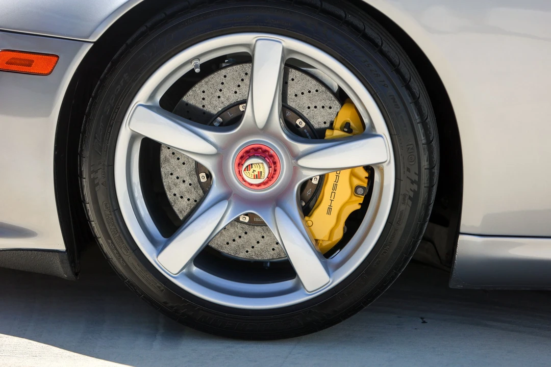 2005 Porsche Carrera GT - Image 11 of 31