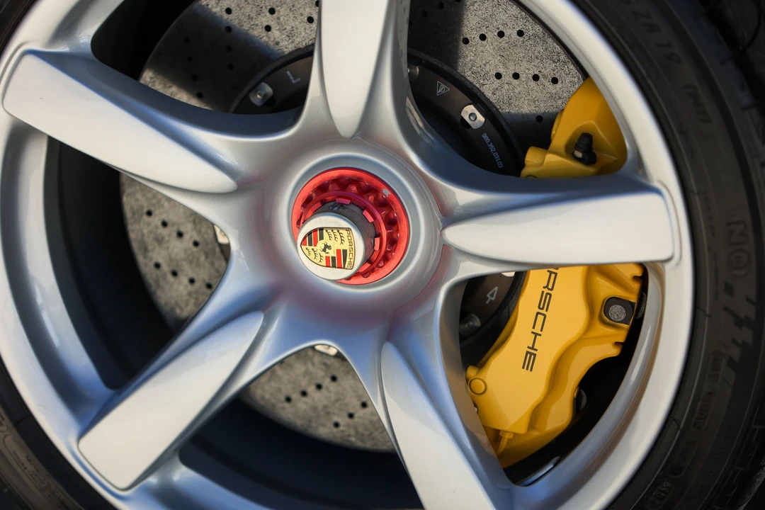 2005 Porsche Carrera GT - Image 9 of 31