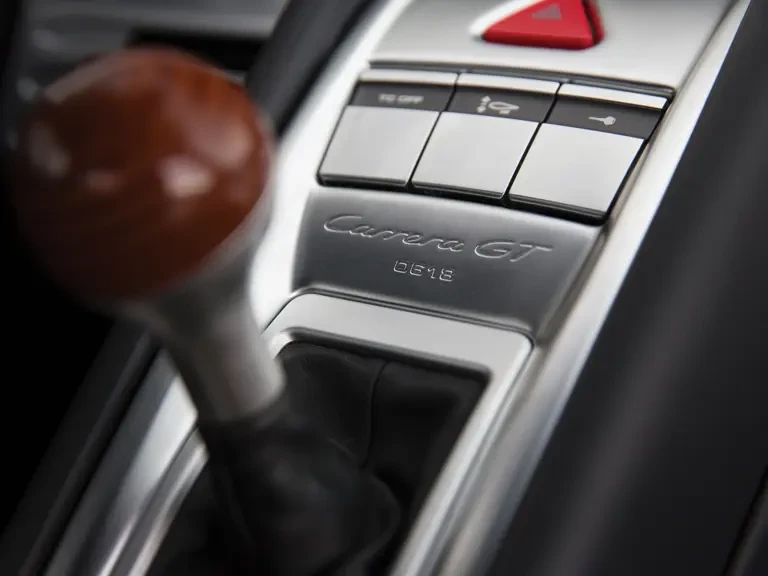 2005 Porsche Carrera GT - Image 17 of 31