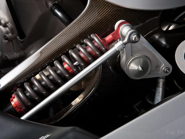 2005 Porsche Carrera GT - Image 24 of 25