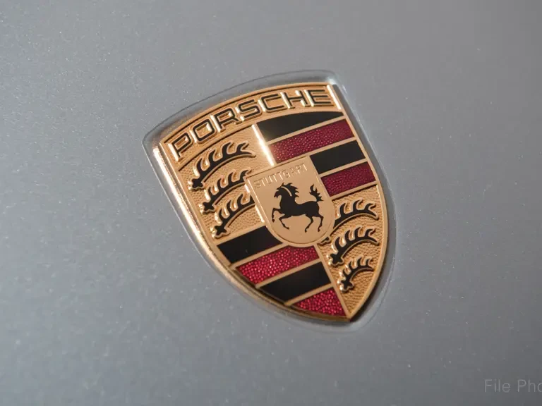 2005 Porsche Carrera GT - Image 6 of 25