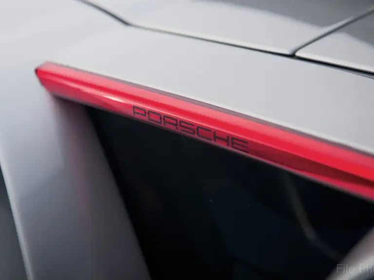 2005 Porsche Carrera GT - Image 20 of 25