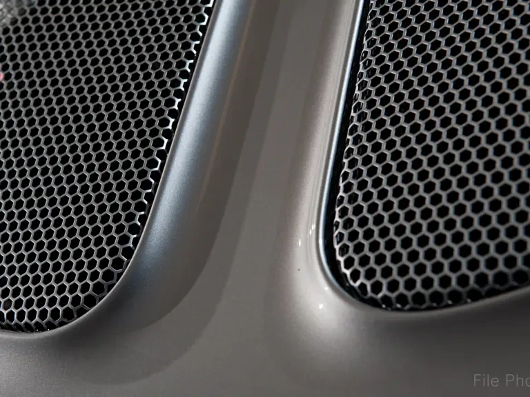 2005 Porsche Carrera GT - Image 13 of 25