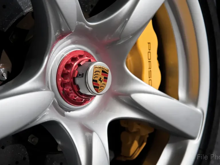2005 Porsche Carrera GT - Image 9 of 25