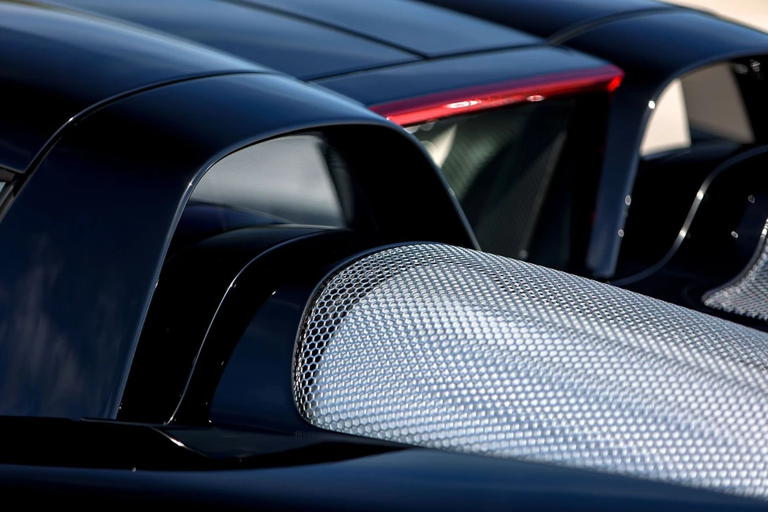 2005 Porsche Carrera GT - Image 13 of 31