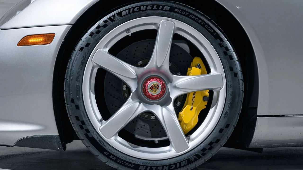 2005 Porsche Carrera GT - Image 27 of 31