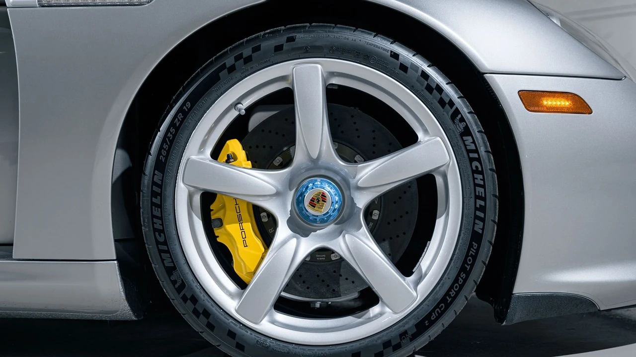 2005 Porsche Carrera GT - Image 25 of 31