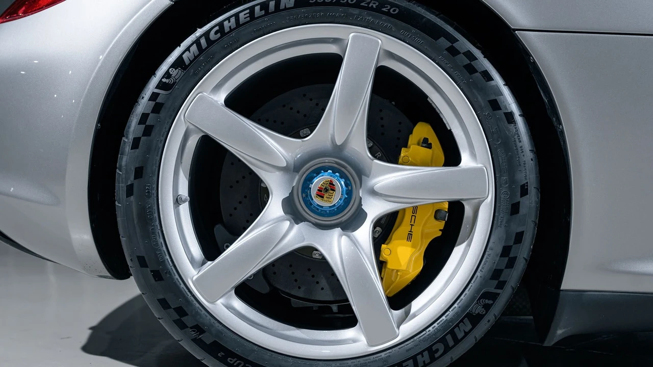 2005 Porsche Carrera GT - Image 28 of 31