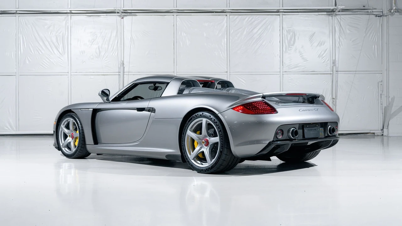 2005 Porsche Carrera GT - Image 15 of 31