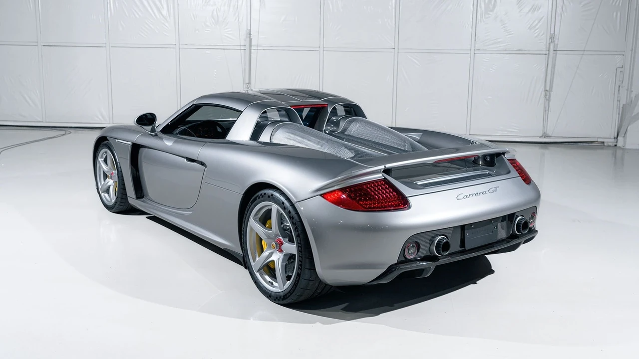 2005 Porsche Carrera GT - Image 18 of 31