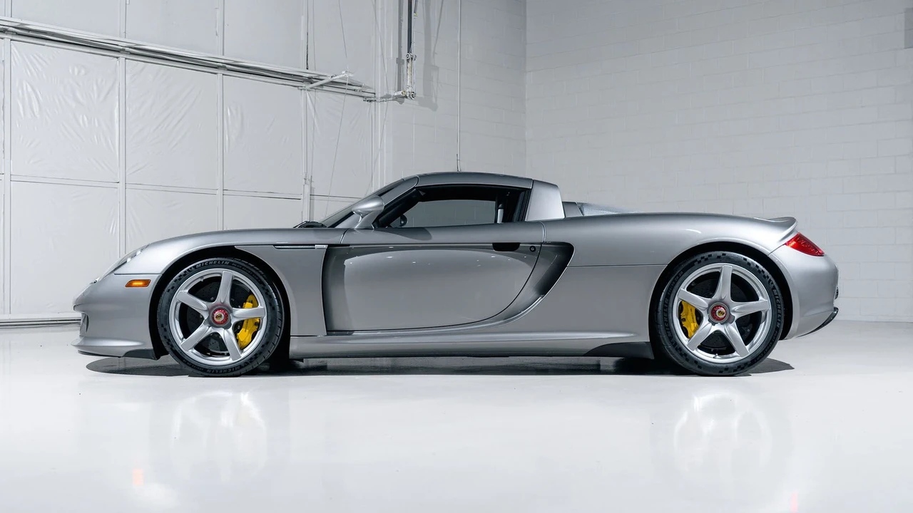 2005 Porsche Carrera GT - Image 14 of 31