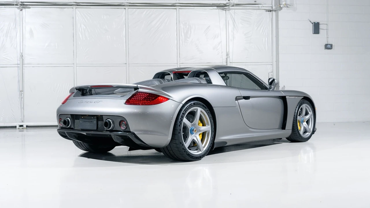 2005 Porsche Carrera GT - Image 16 of 31