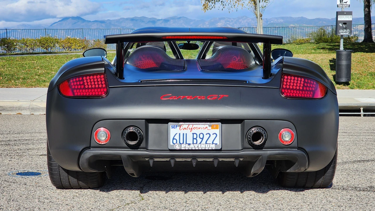 2005 Porsche Carrera GT - Image 16 of 31