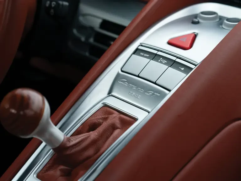 2005 Porsche Carrera GT - Image 16 of 31