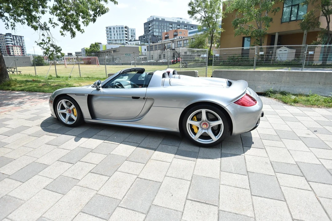 2005 Porsche Carrera GT - Image 9 of 31