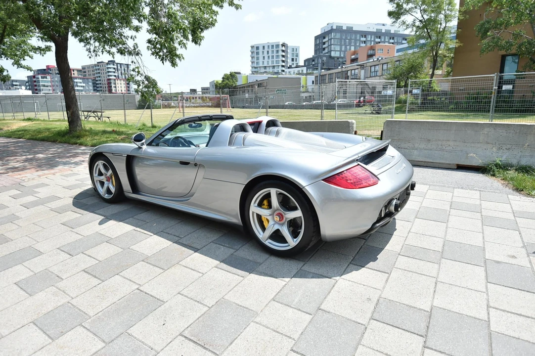 2005 Porsche Carrera GT - Image 11 of 31