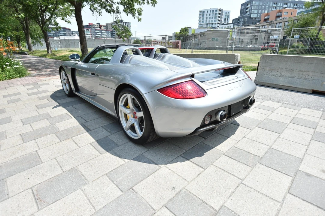 2005 Porsche Carrera GT - Image 14 of 31