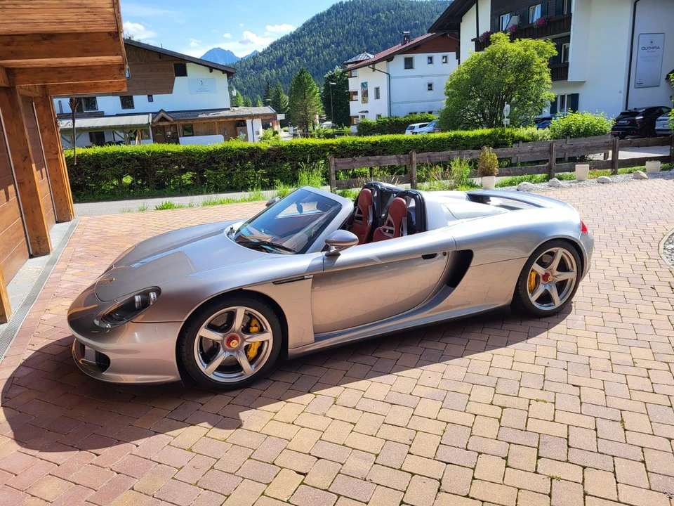2005 Porsche Carrera GT - Image 11 of 31