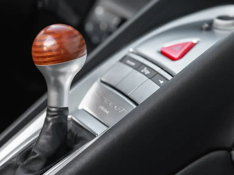 2005 Porsche Carrera GT - Image 17 of 31
