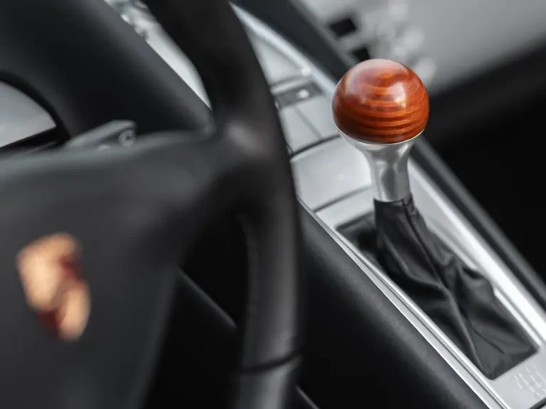 2005 Porsche Carrera GT - Image 16 of 31