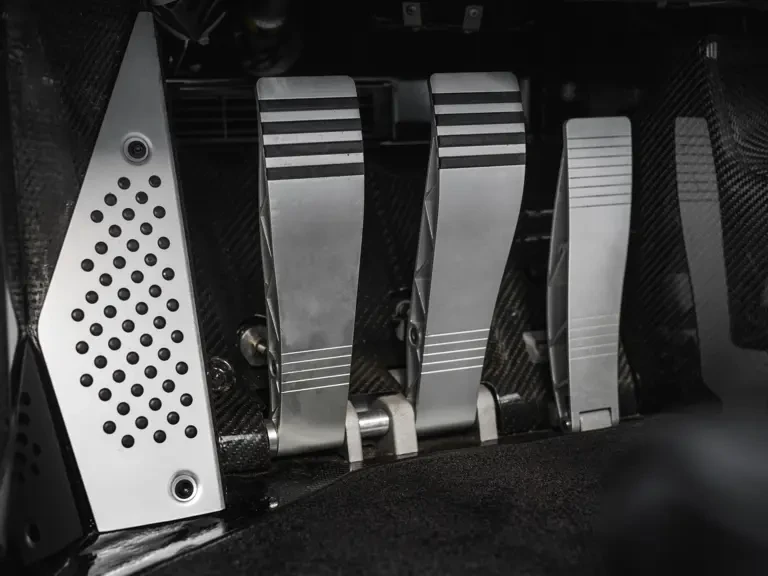 2005 Porsche Carrera GT - Image 20 of 31