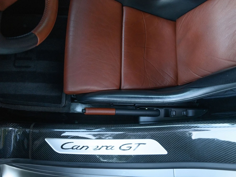2005 Porsche Carrera GT - Image 26 of 31