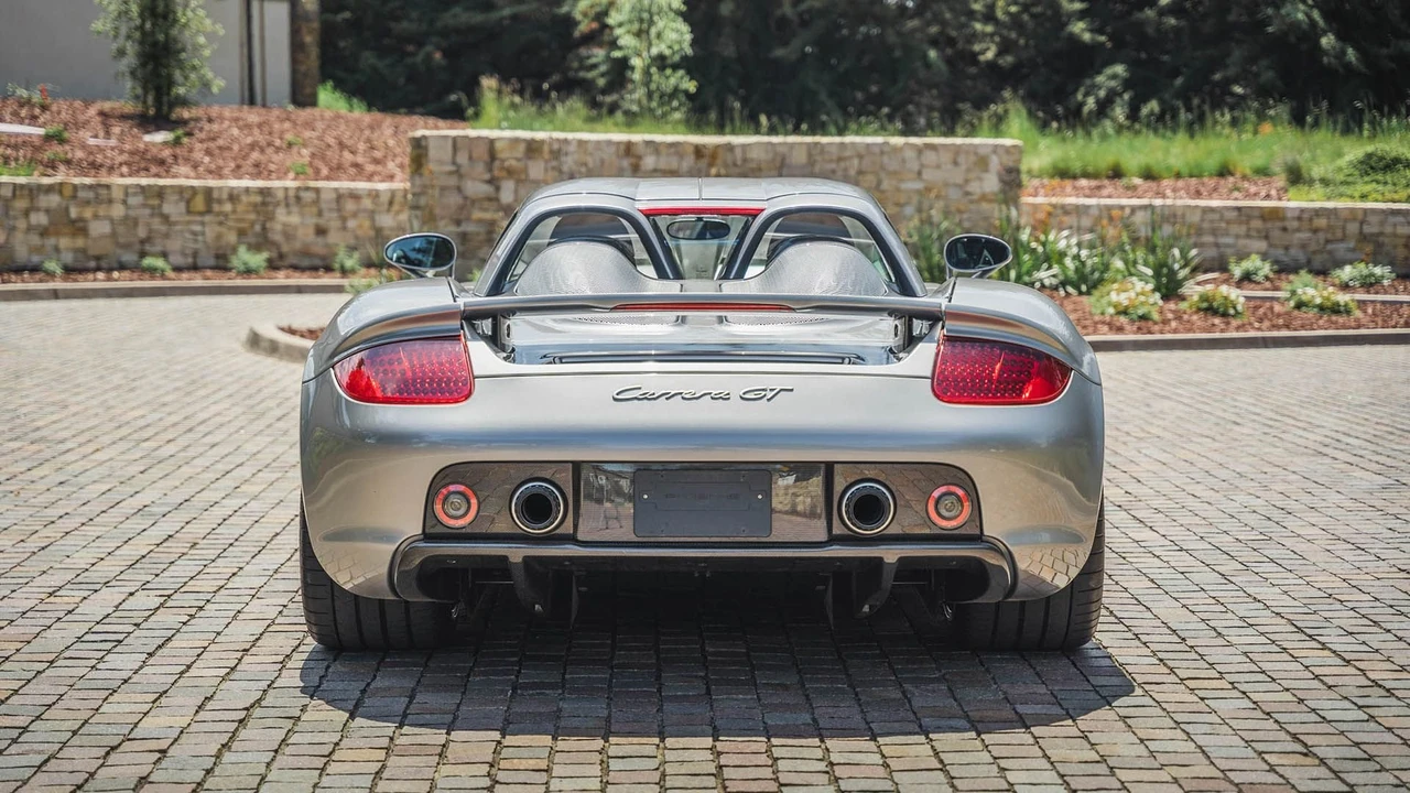 2005 Porsche Carrera GT - Image 25 of 31