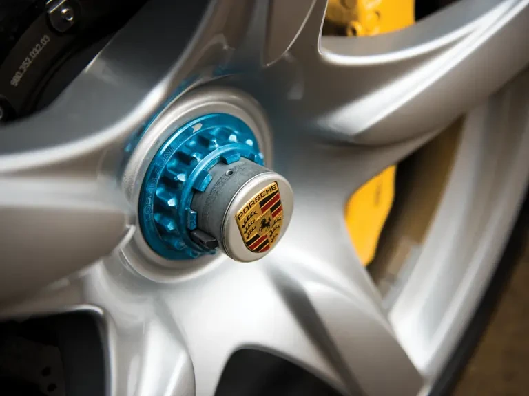 2005 Porsche Carrera GT - Image 12 of 31