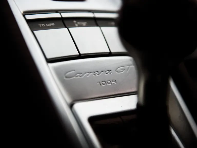 2005 Porsche Carrera GT - Image 23 of 31