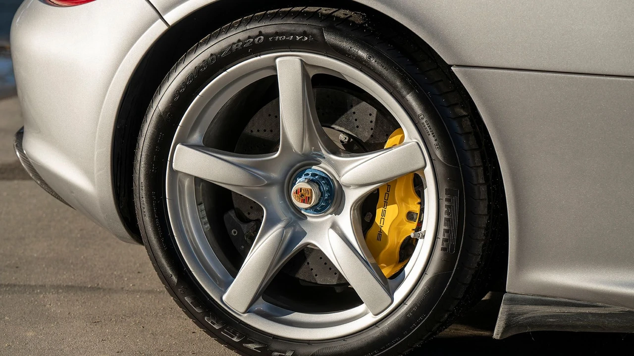 2005 Porsche Carrera GT - Image 26 of 31