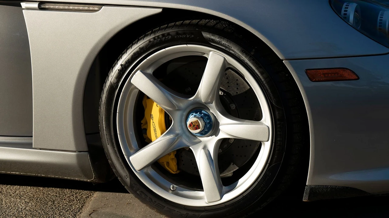 2005 Porsche Carrera GT - Image 23 of 31