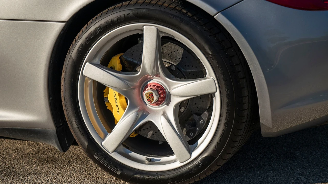 2005 Porsche Carrera GT - Image 25 of 31
