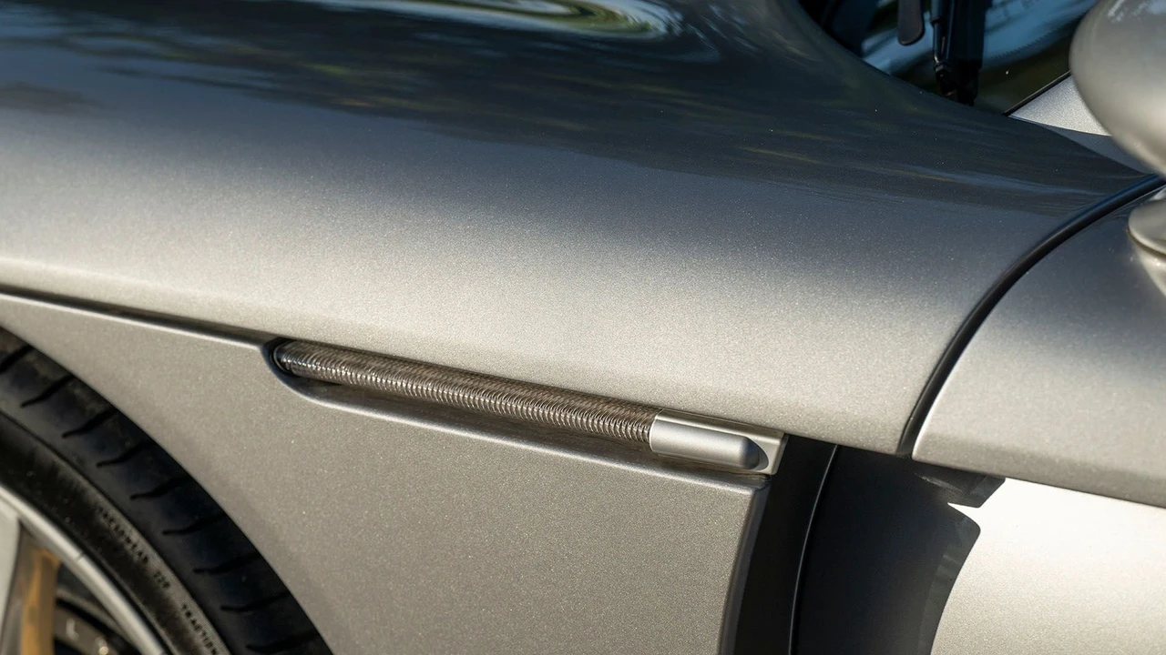 2005 Porsche Carrera GT - Image 18 of 31