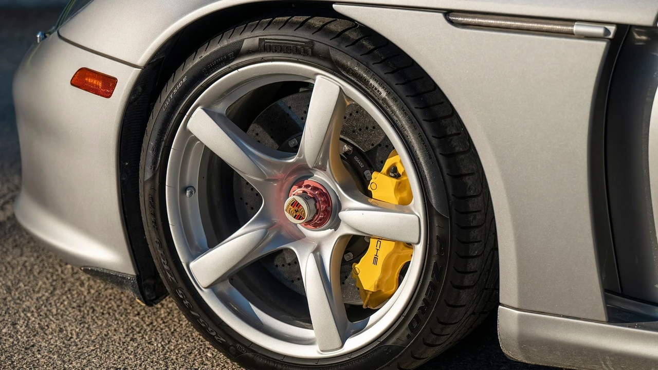 2005 Porsche Carrera GT - Image 14 of 31