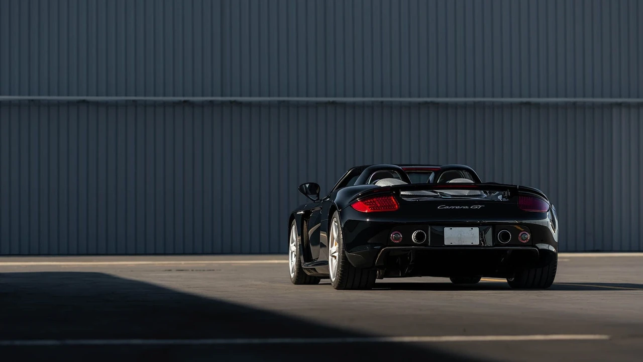 2005 Porsche Carrera GT - Image 12 of 31