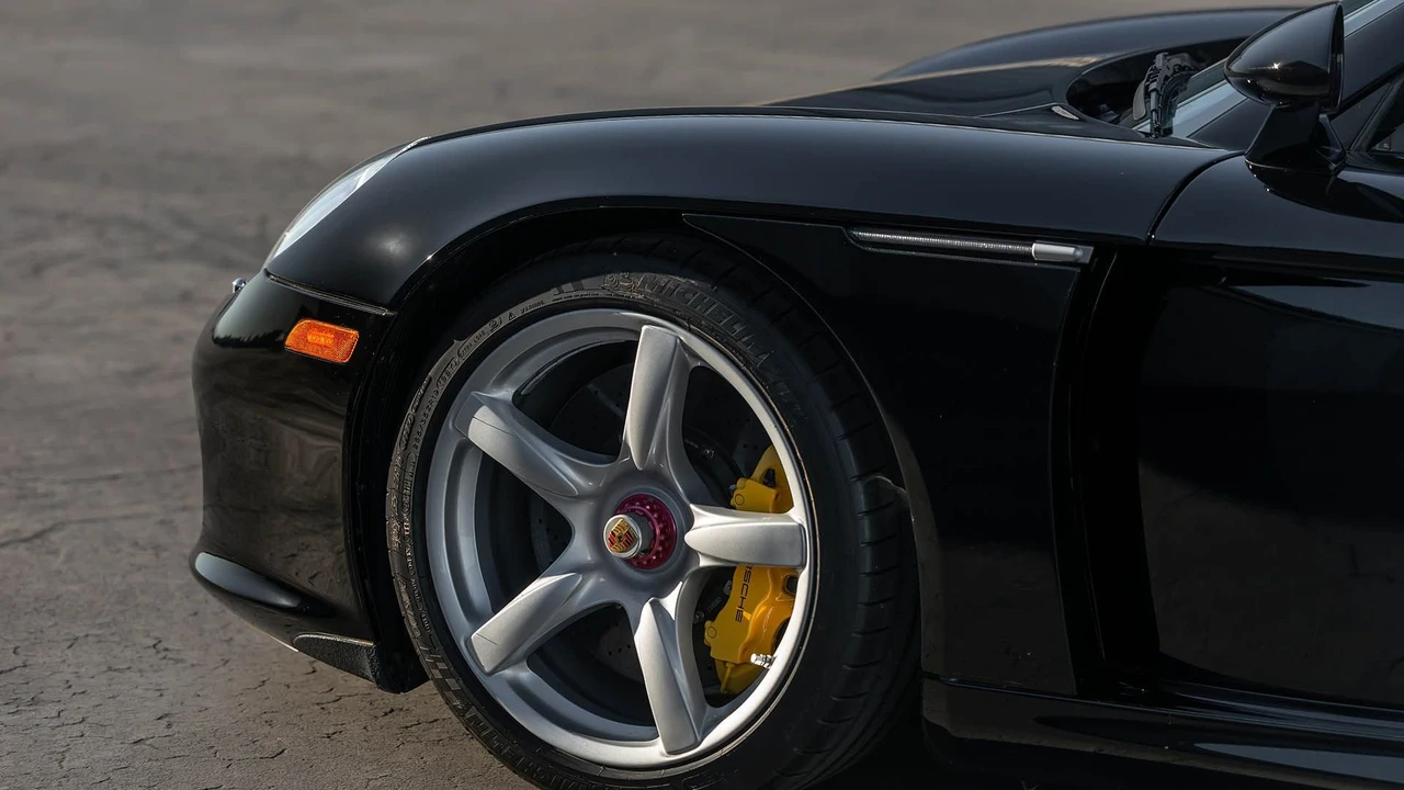 2005 Porsche Carrera GT - Image 24 of 31