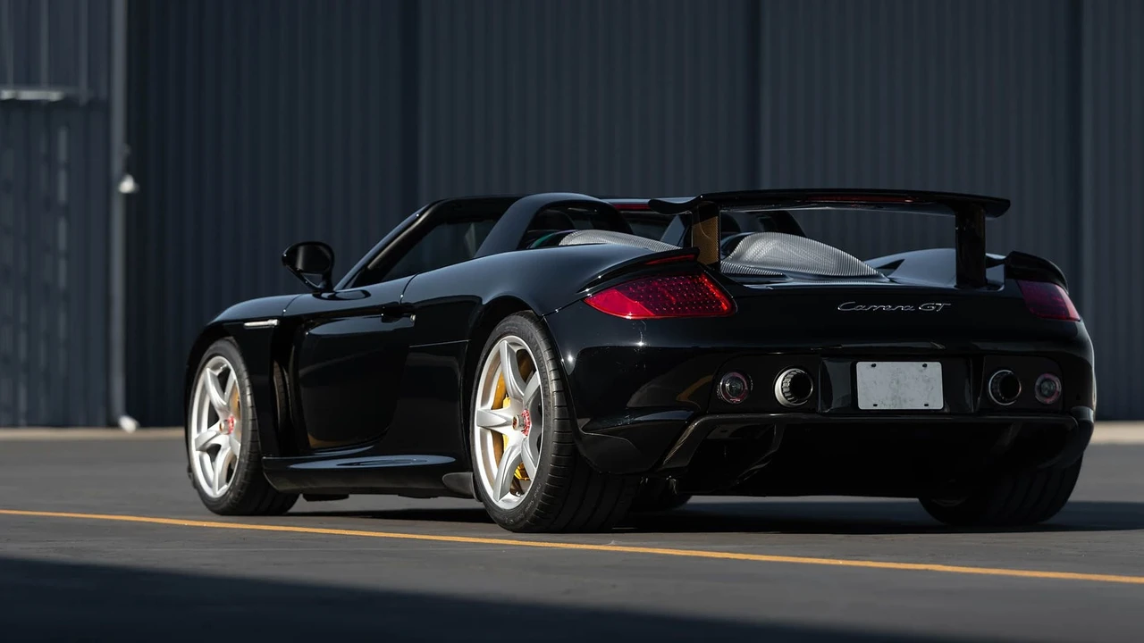 2005 Porsche Carrera GT - Image 14 of 31