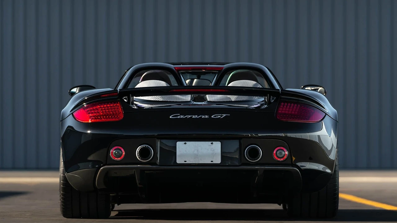2005 Porsche Carrera GT - Image 19 of 31