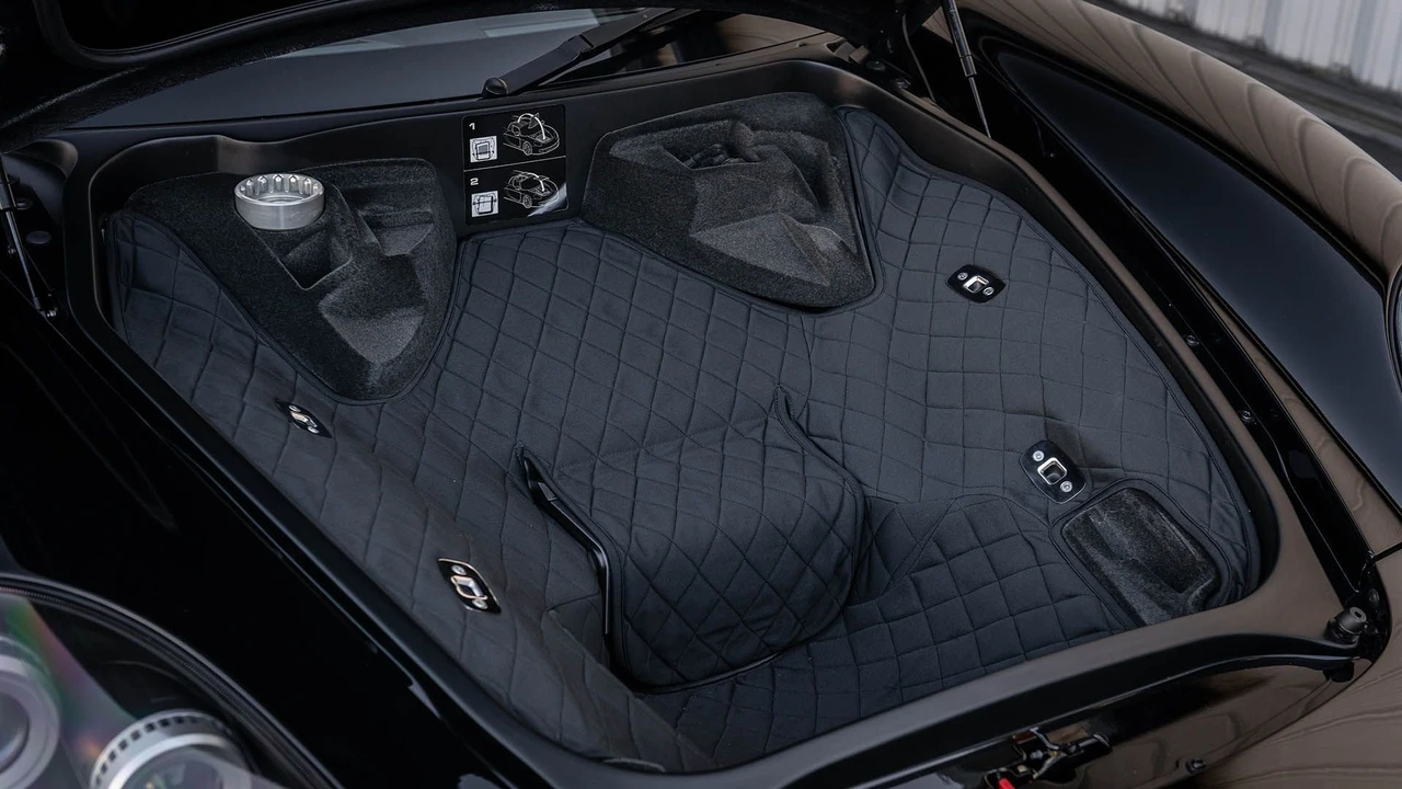 2005 Porsche Carrera GT - Image 8 of 31