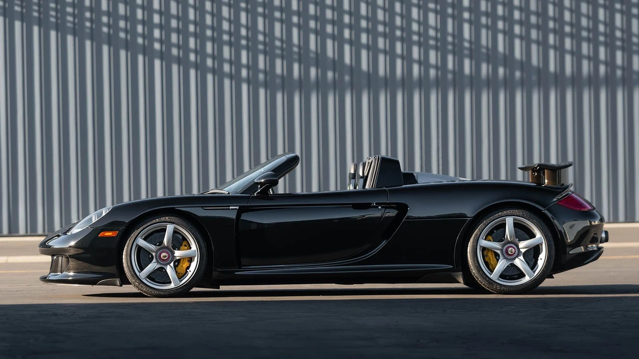 2005 Porsche Carrera GT - Image 17 of 31