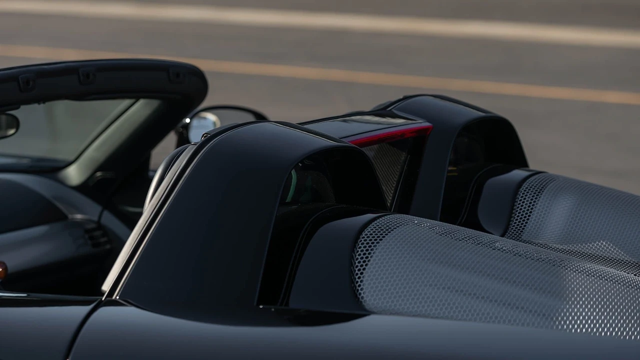 2005 Porsche Carrera GT - Image 28 of 31