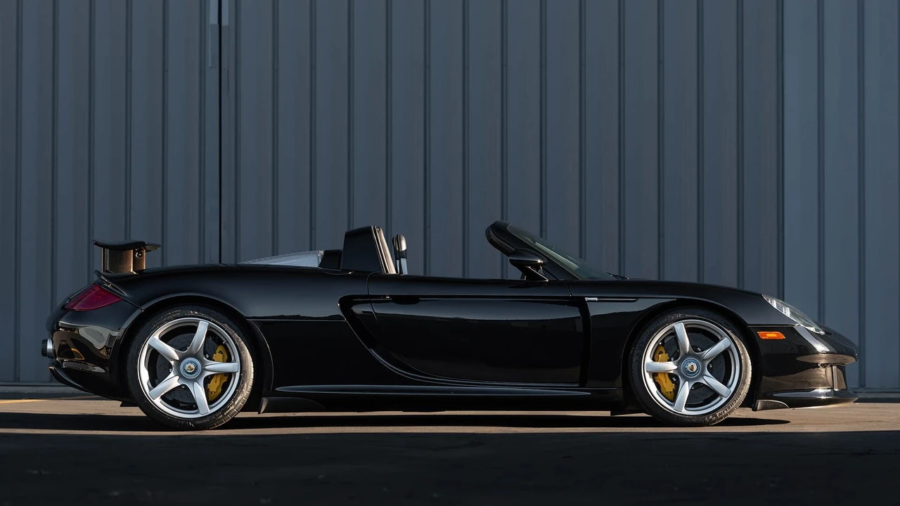2005 Porsche Carrera GT - Image 2 of 31