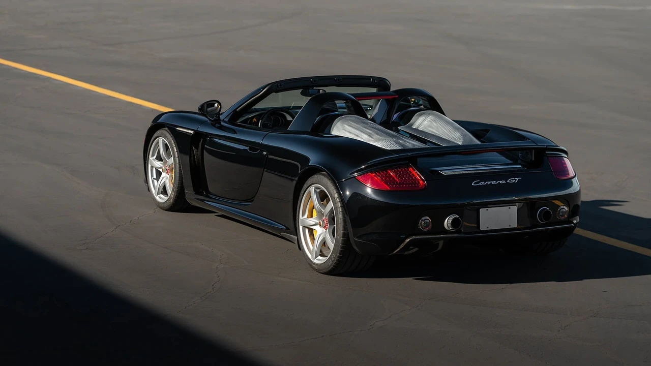 2005 Porsche Carrera GT - Image 15 of 31