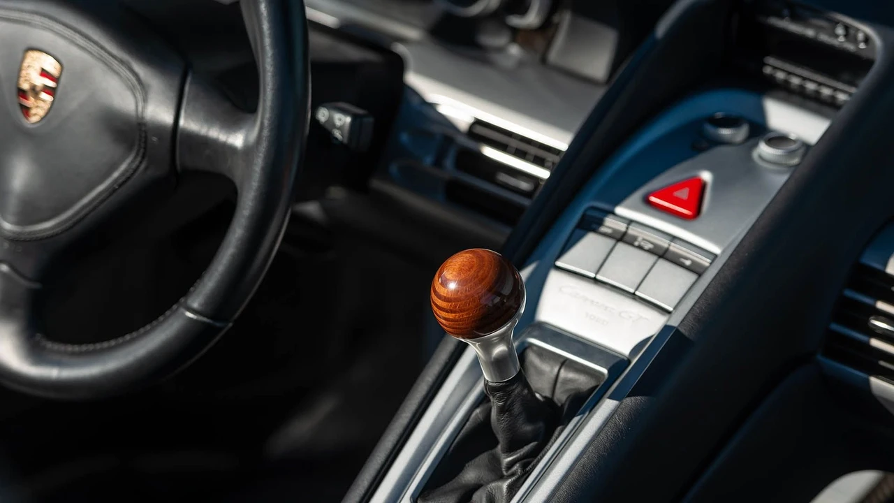 2005 Porsche Carrera GT - Image 9 of 31