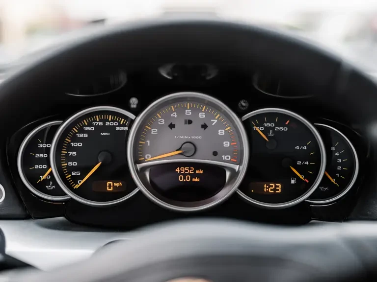 2005 Porsche Carrera GT - Image 11 of 31